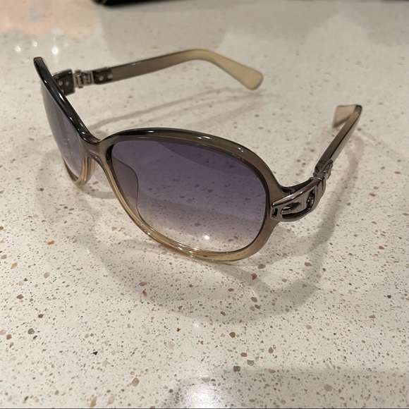 Gucci Sunglass - Picture 5 of 10